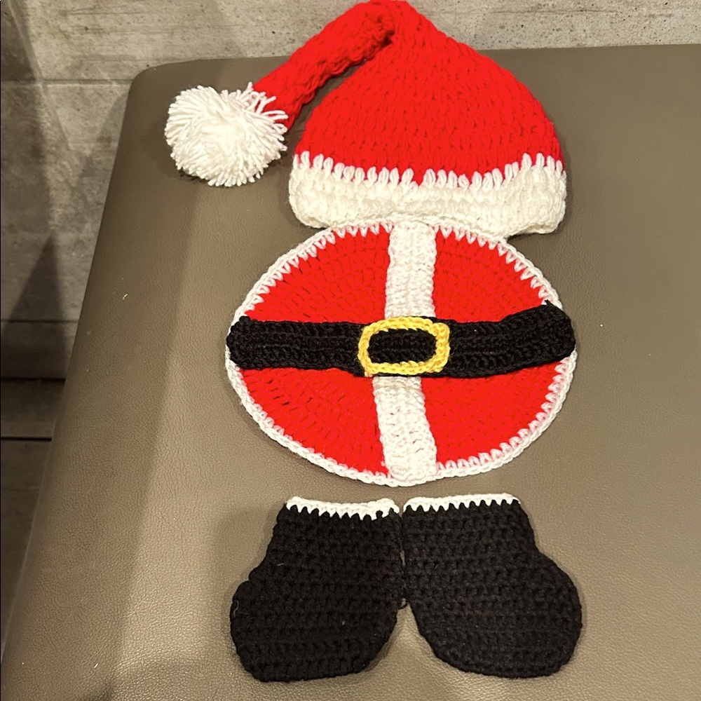 NWOT Newborn? Santa Outfit Christmas Costume Hat Backcover Boots Photo Op Gift